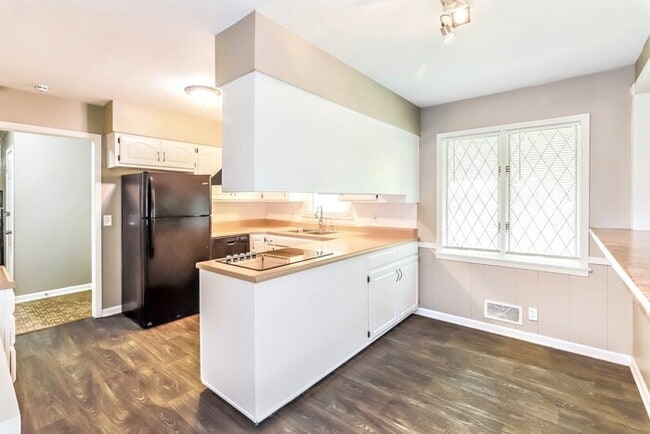 10509 E 82nd St, Raytown, MO 64138 - photo 3