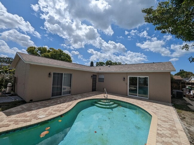 12812 129th Ave, Largo, FL 33774 - photo 5