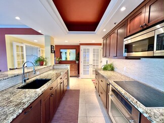 2245 SW Park Place Unit 8A, Portland, OR 97205