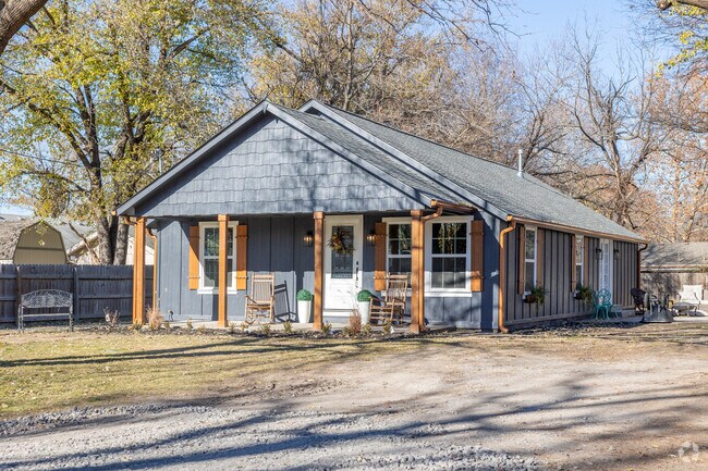 There are plenty of newly remodeled homes in Central Wagoner.