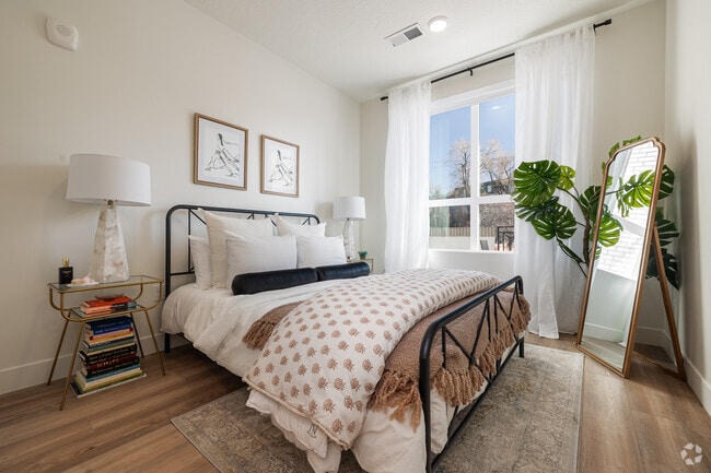 1BR, 1BA - 690SF - Bedroom