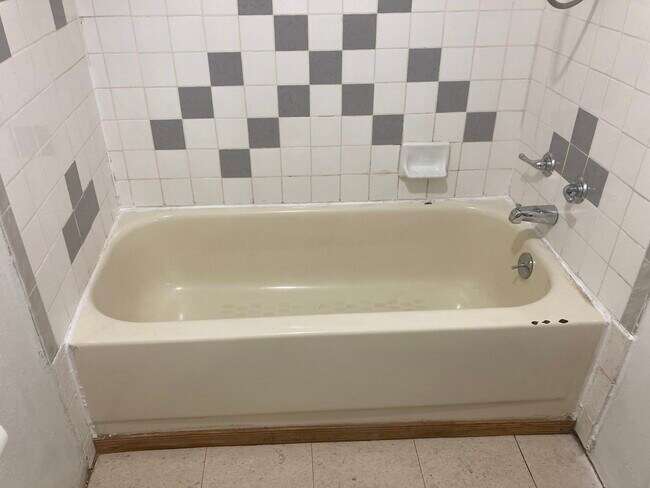 570 W Main St unit Green River Inn Apar, Green River, UT 84525 - photo 5