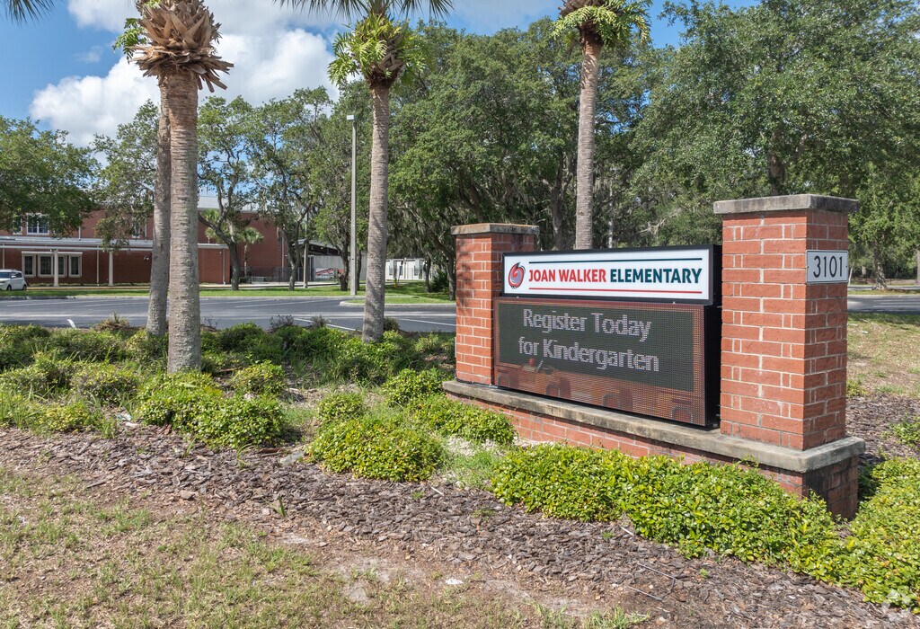 Walker Elementary School is located at 3101 Snow Hill Rd, Chuluota, FL.