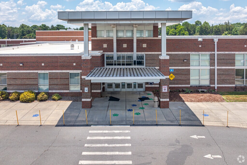 Winget Park Elementary is the center educational hub of the local community.