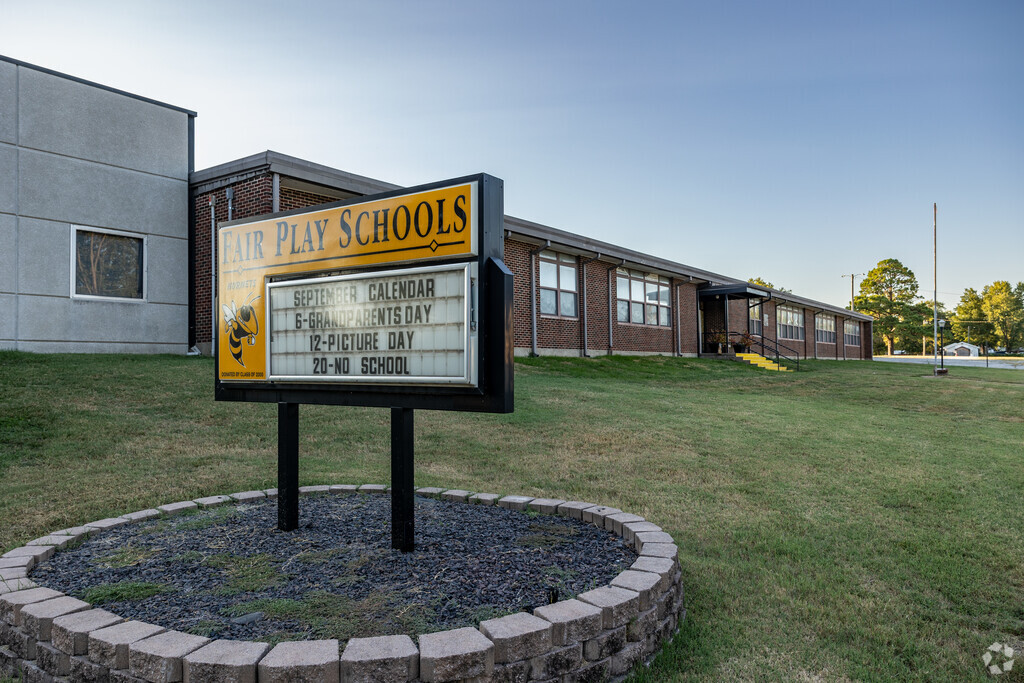 Students at Fair Play Elementary School enjoy smaller than average class sizes.