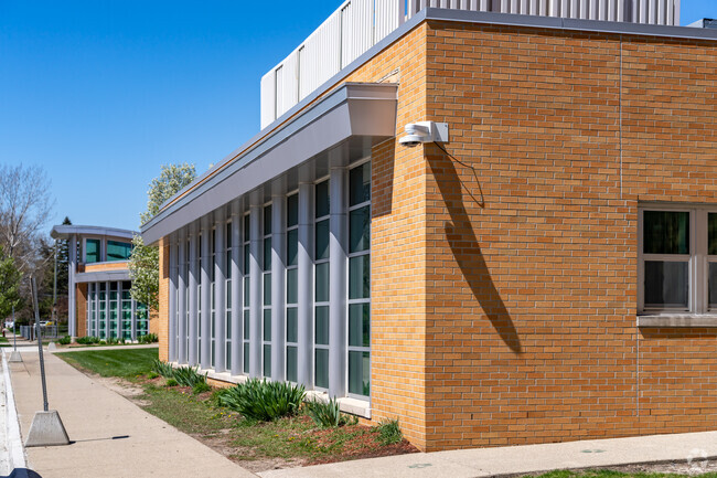 Arno Elementary School earned a B rating from Niche.com.