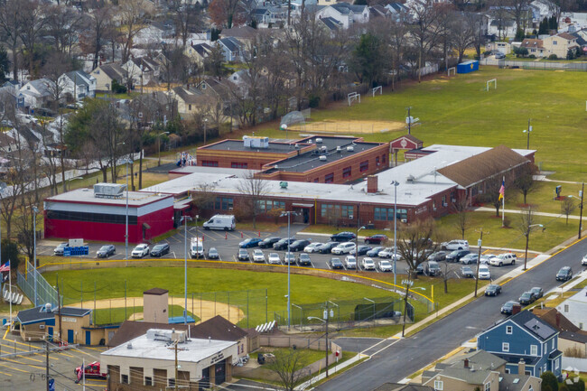 Helen Smith School is an above-average, public school located in Saddle Brook, NJ.