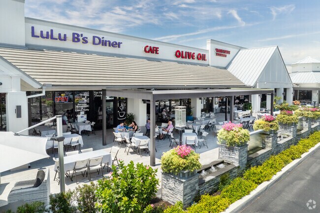 Lulu B's Diner is a great sport for breakfast & Lunch in the Green Tree Shopping Center.