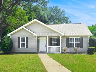 1735 Thriftwood Dr, Charlotte, NC 28208