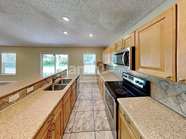 2558 Britney Lakes Ln, Jacksonville, FL 32221 - photo 5