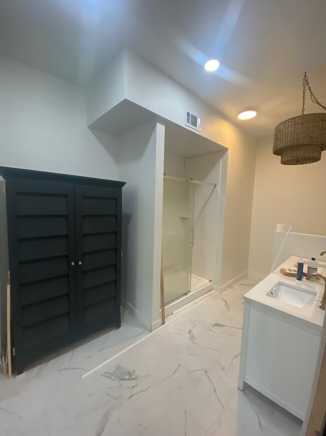 105 1/2 W Laporte St unit 1/2, Plymouth, IN 46563 - photo 3