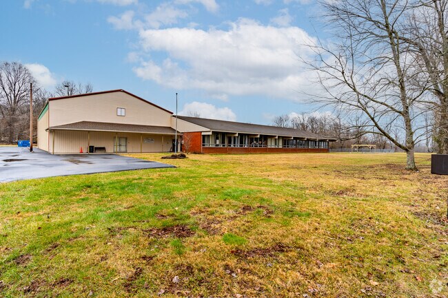 Niche gives the area that Pewee Valley Junior Academy is located a B grade for cost of living.