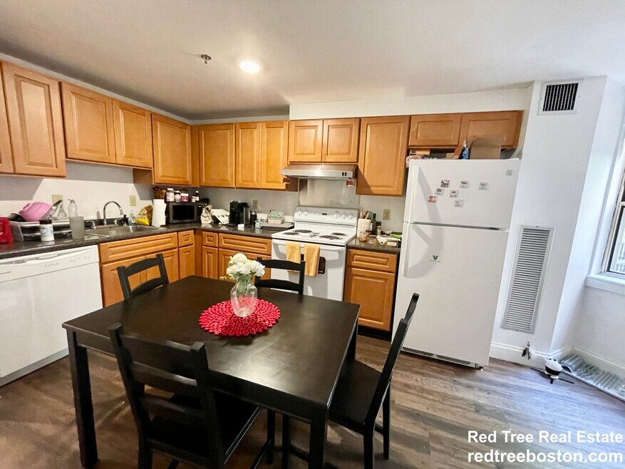 1 Pine St unit B, Boston, MA 02111 - photo 1
