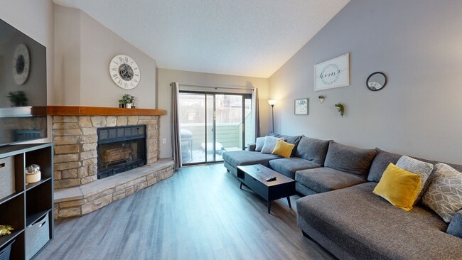 4155 S Richfield Way, Aurora, CO 80013 - photo 2