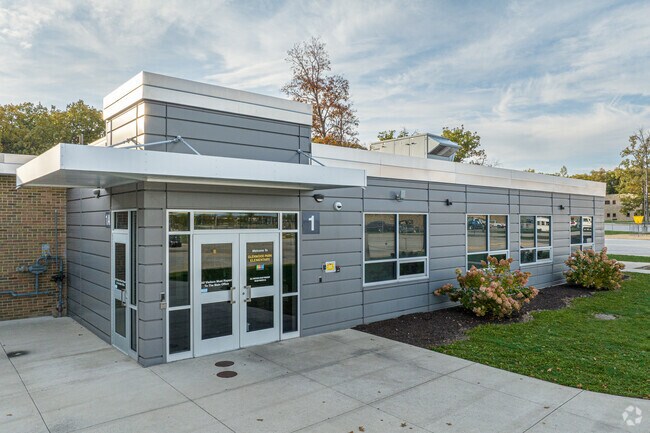 Glenwood Park Elementary is a public elementary school in Fort Wayne, Indiana.