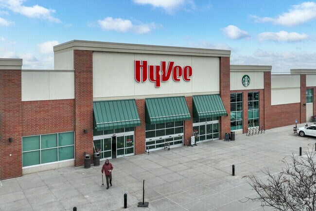 HyVee is a popular place for Cobblestone Lake residents to do their weekly shop.