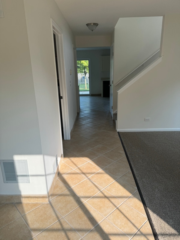 6 Lansbury Ct, Lake In the Hills, IL 60156 - photo 4