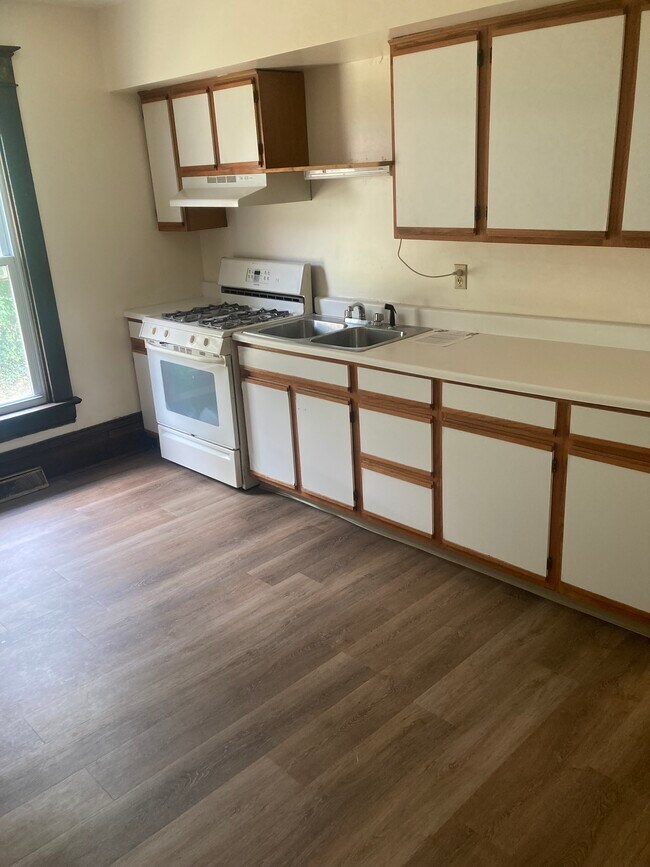 145 Dorsey Ave unit 2, Morgantown, WV 26501 - photo 4