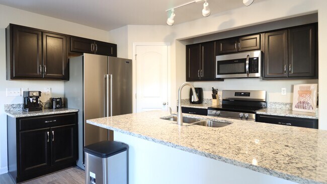 13416 Alpine Dr unit Bedroom 3, Charlotte, NC 28262 - photo 5