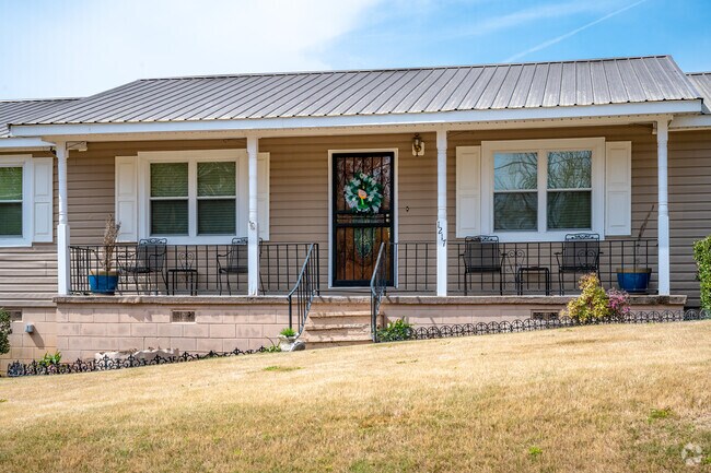 Brighton is located in Birmingham Alabama with craftsman style homes.