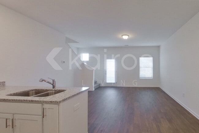 226 Long Is Dr, Cartersville, GA 30120 - photo 2