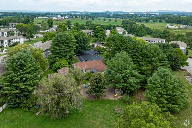 Tall Oaks Montessori School