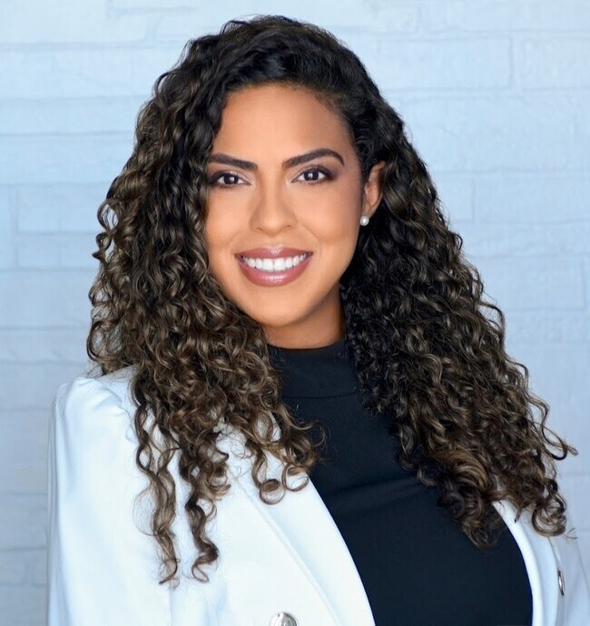 Aileen Guzman Real Estate Agent in Miami, FL