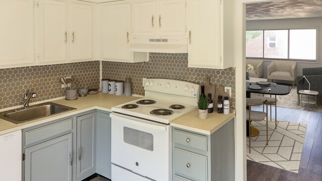 Creekwood Apartments, Holt, MI 48842 - photo 4