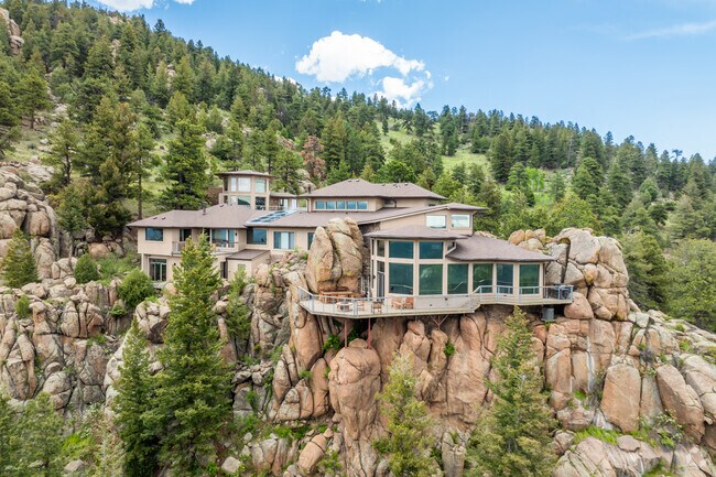 Large luxurious mansions in North Turkey Creek sit at the top of the mountains and can have expansive views of the surrounding mountains.