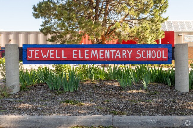 Jewell Elementary School is a public school located in the Willow Park community of Aurora, CO.