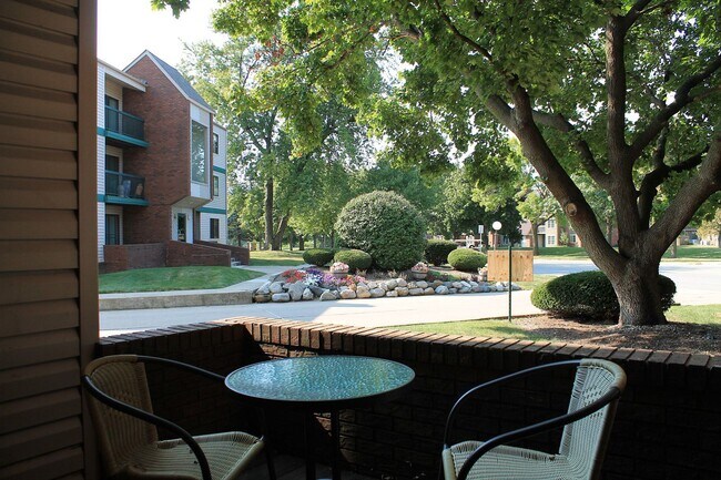 Stonegate Village by Royse + Brinkmeyer, Champaign, IL 61821 - photo 4