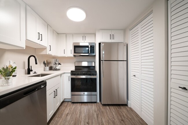 The Lexington at Market Square, Washington, DC 20004 - photo 4