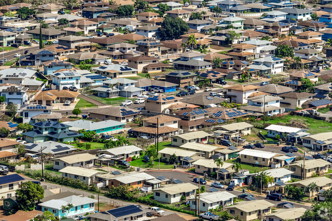 Most homes in Nanakuli are single story ranch or plantation style houses.