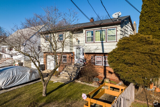 Larger split levels are available in some parts of Hillcrest.