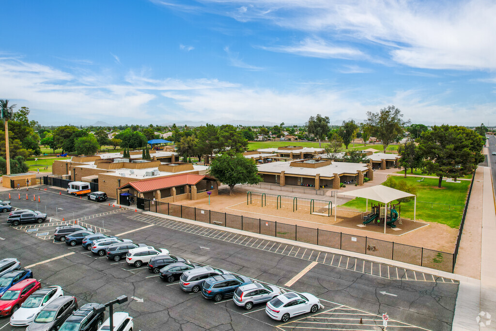 The Knox Gifted Academy is located in Chandler's Sun Tech neighborhood.