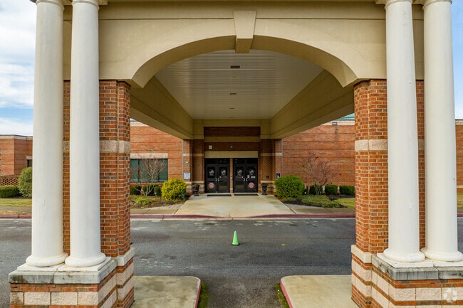Ronald W. Russom Elementary has a 16 to 1 student-teacher ratio.