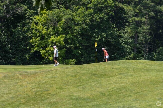 Petrifying Springs Park offers a golf course.