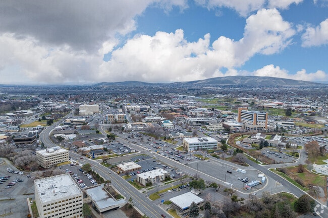 Downtown Richland is nestled within lots of outdoor amenities nearby.