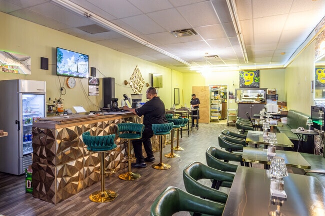 Midtown residents love to try Cajun and Creole dishes at Lo Shells.