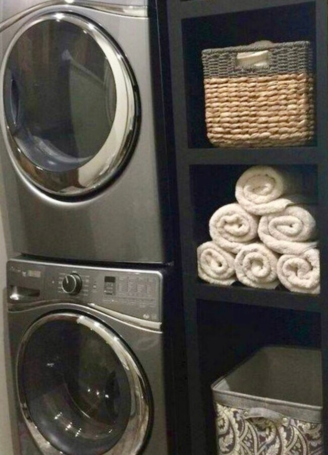 SAMSUNG washer dryer combo.