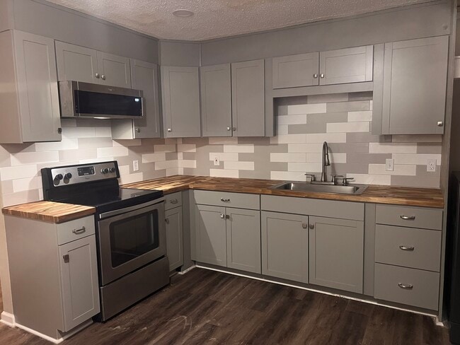 715 Reynolds St unit No. 2, Brunswick, GA 31520 - photo 7