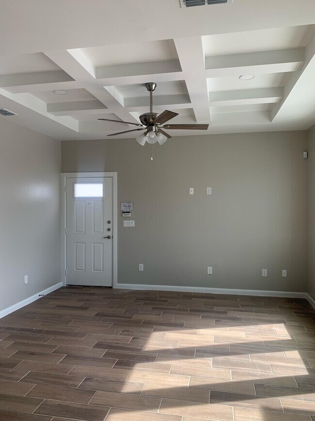 5202 N Crown Point unit 3, Pharr, TX 78577 - photo 5