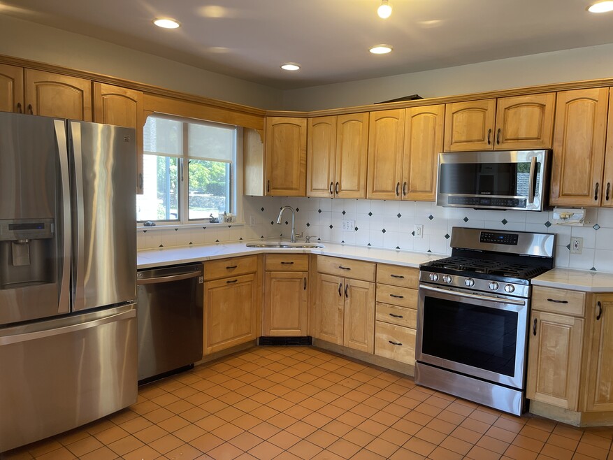 46 Lowell St unit 2, Lexington, MA 02420 - photo 1