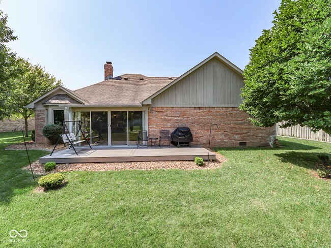 825 Bayside Dr, Greenwood, IN 46143 - photo 4