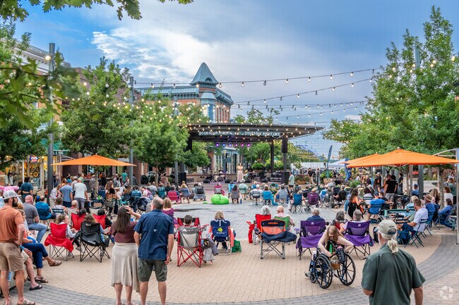 The action of Downtown Fort Collins is only 10 minutes by car from Highlander Heights.
