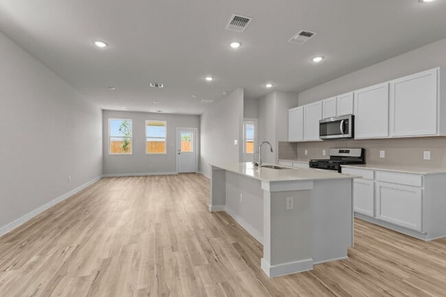 2518 Rambo Dr, San Antonio, TX 78224 - photo 3