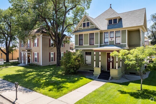 The 7th Street Historic District includes Tudor style homes and bungalows from the early 1900s.