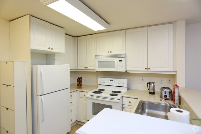 Yugo Seattle Rivendell, Seattle, WA 98105 - photo 5