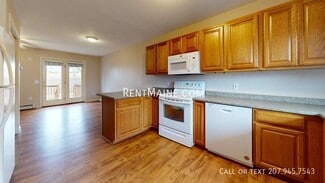 5 River Village Dr, Milford, ME 04461