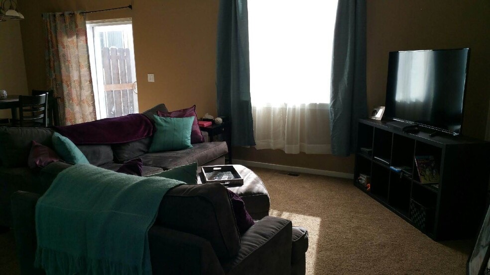 20089 Beth Ave, Bend, OR 97702 - photo 1